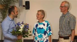 Geschäftsführer Klaus Popa mit Christiane Bonnet und dem Abteilungsleiter Andre Thäder